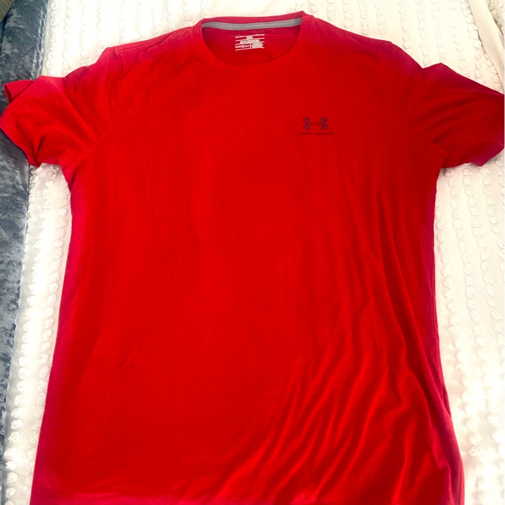 Under Armour workout shirt… like new!